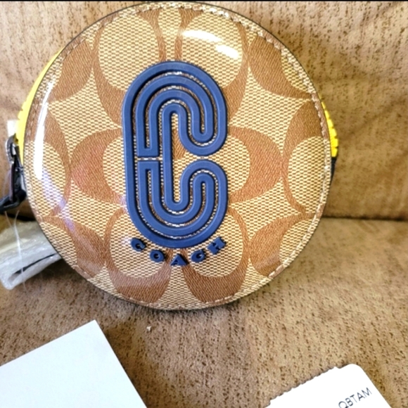Coach Round Hybrid Pouch NWT - Picture 2 of 6